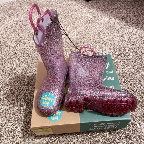 Western Chief Glitter Girls Light Up Rain Boots - Picture 2 of 6